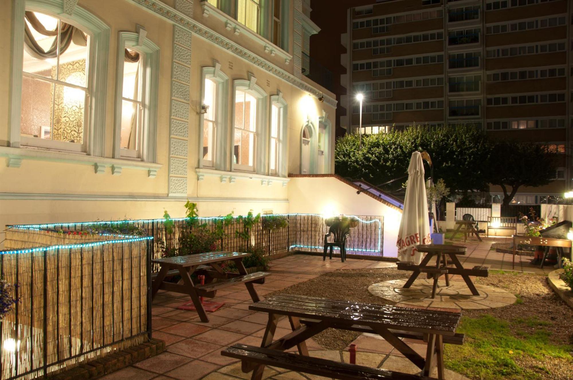 Vernon Guesthouse Eastbourne Exteriör bild