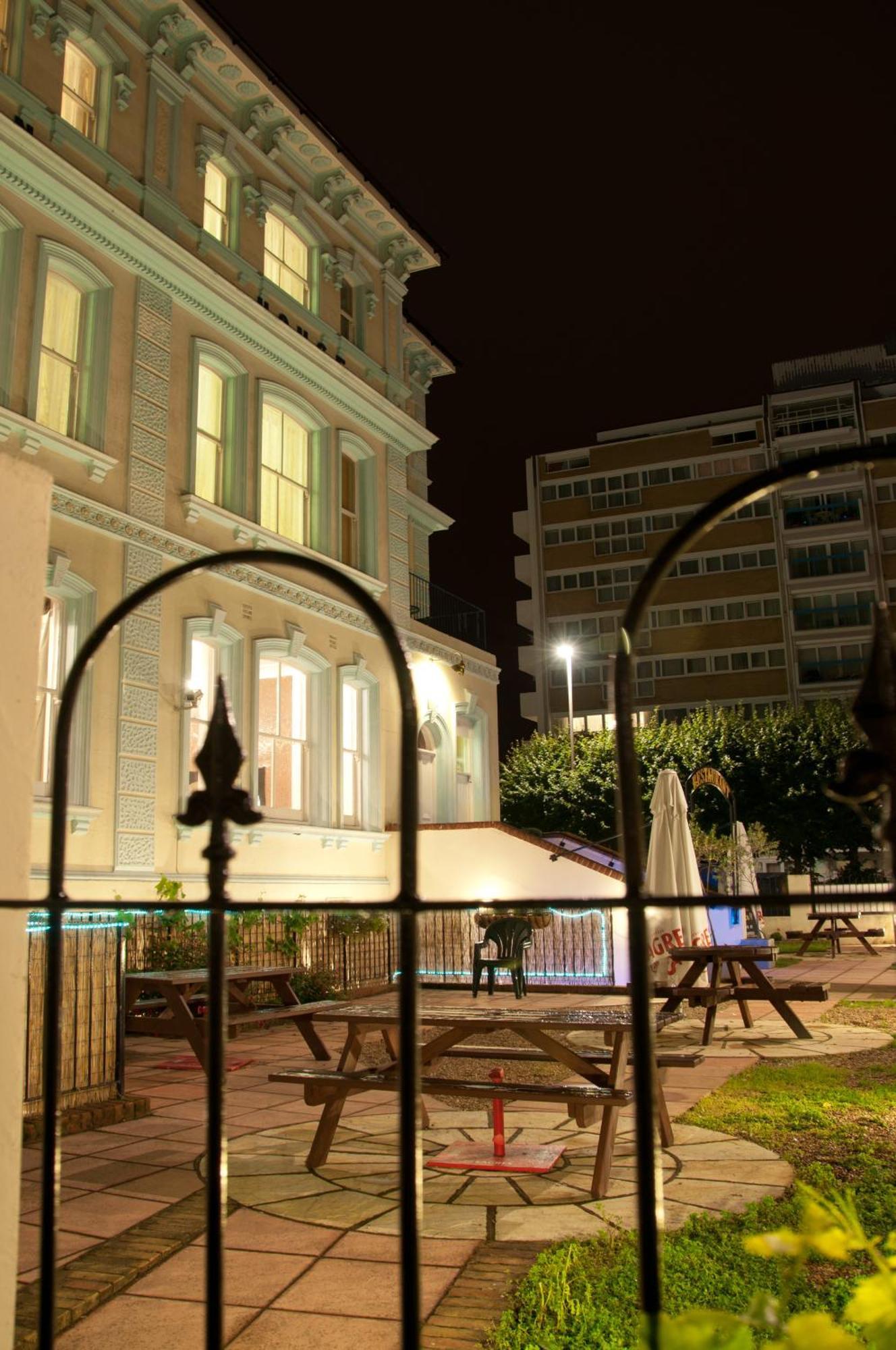 Vernon Guesthouse Eastbourne Exteriör bild