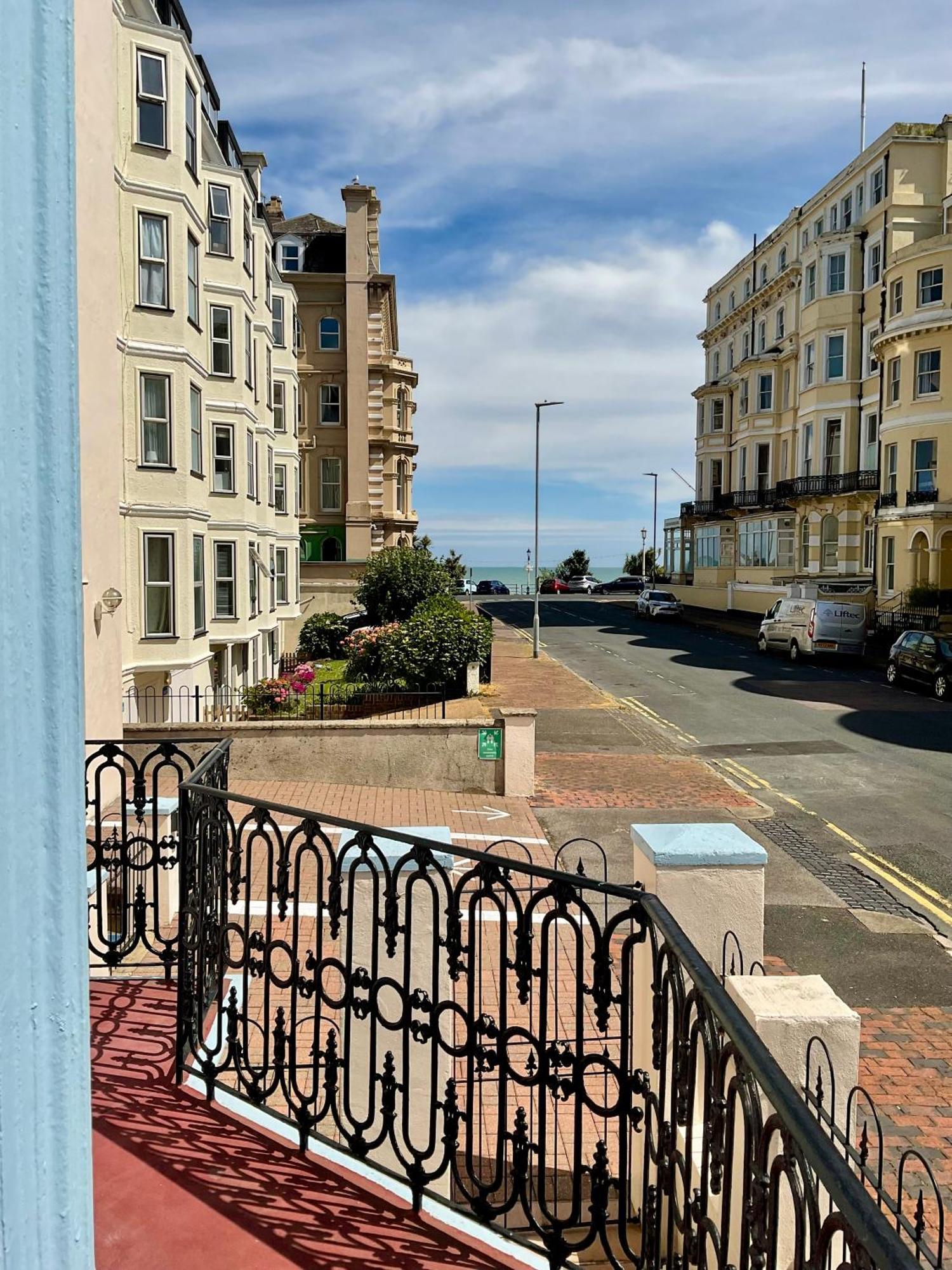 Vernon Guesthouse Eastbourne Exteriör bild